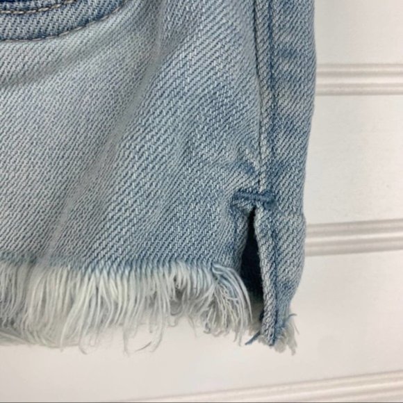 Abercrombie & Fitch Light Wash Woven Pocket Shorts - Picture 9 of 10